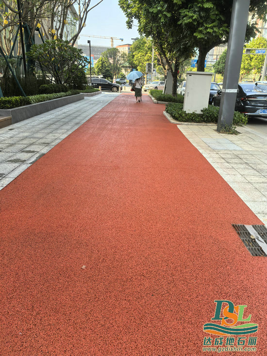 彩色透水混凝土為廣州口袋公園建設(shè)增添色彩！